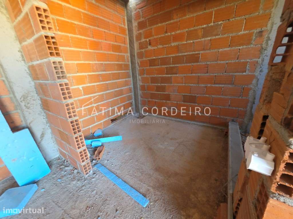 Moradia T4 com 3 Suítes e piscina Fernão Ferro-10