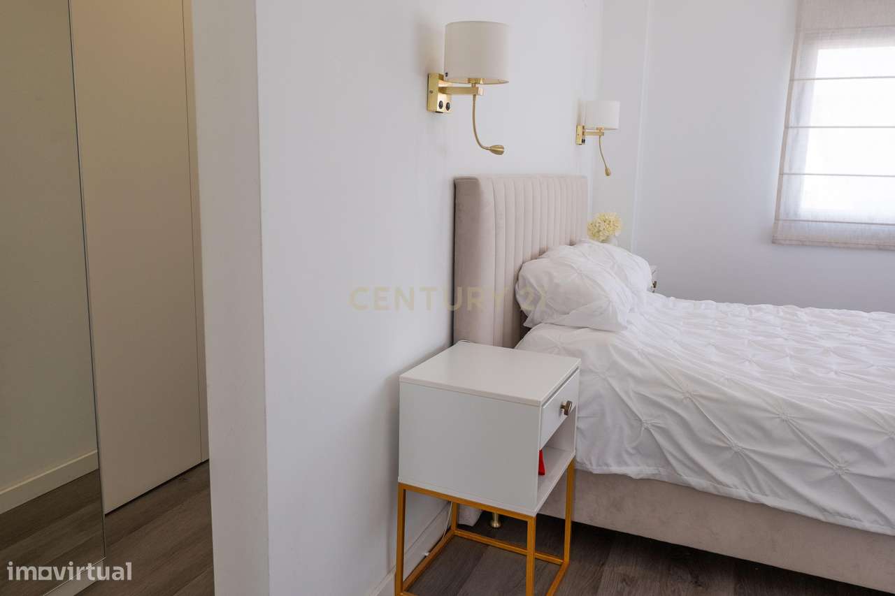 Moradia T4 com jardim e espaço exterior para convívio-24