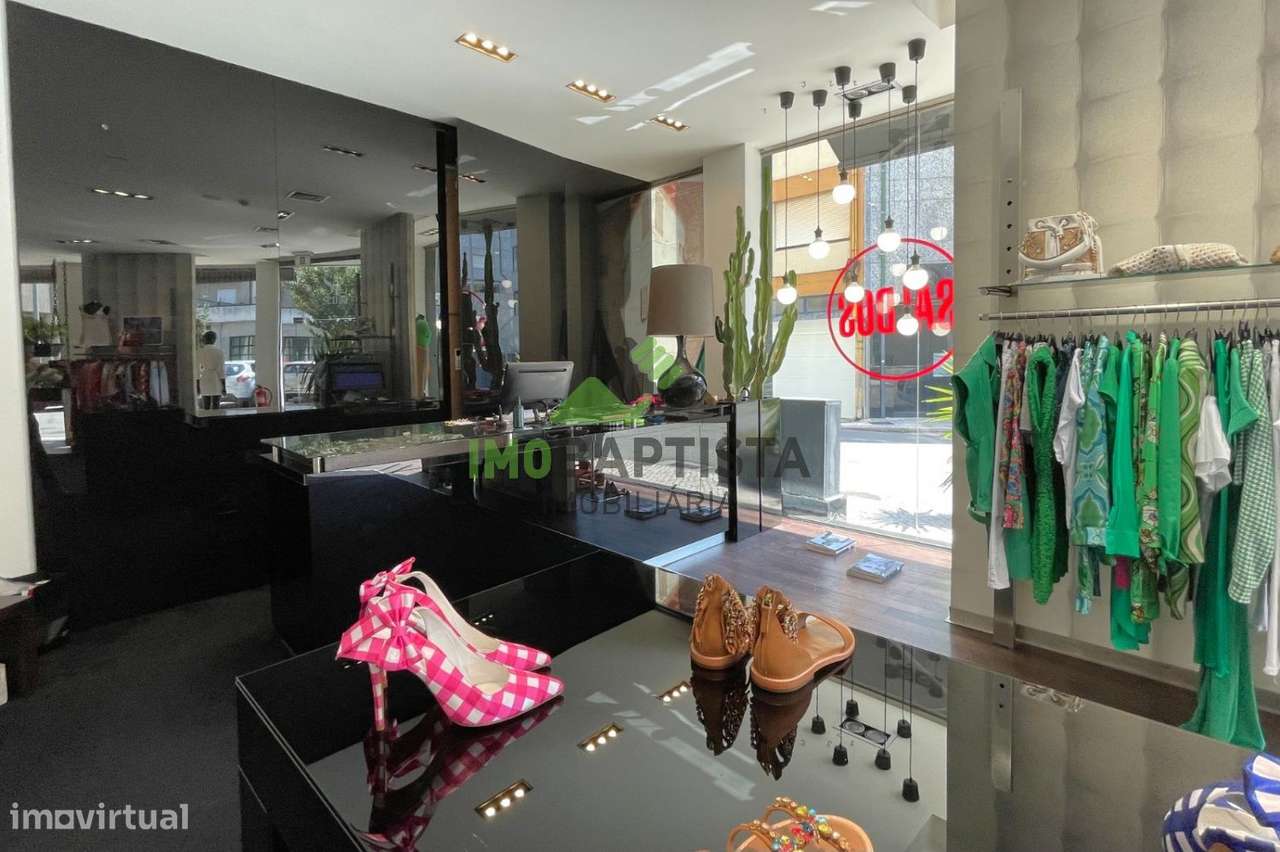 Loja com 121 m2 no centro de São João da Madeira-5