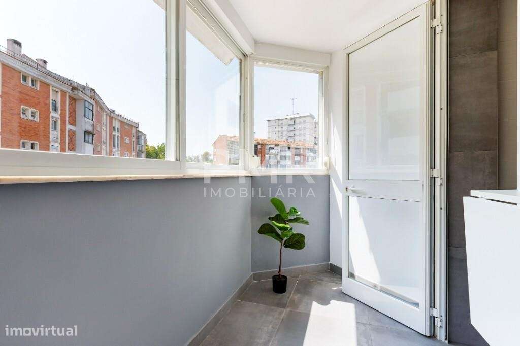Apartamento T3 remodelado nos Olivais-6