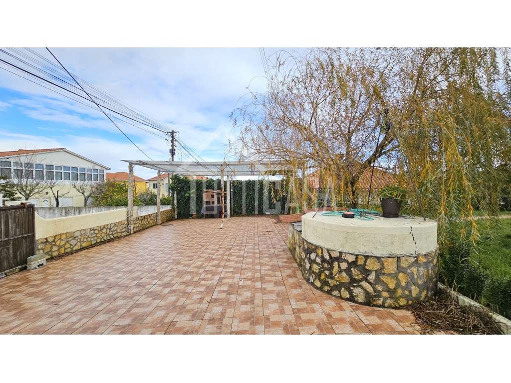 Moradia T3+1 na Venda do Pinheiro-53