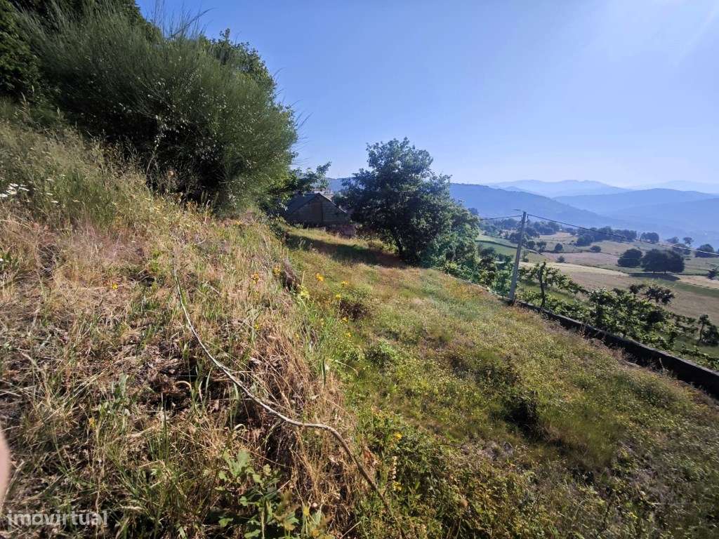 Moradia T3 com terreno em Vilar de Cunhas-30