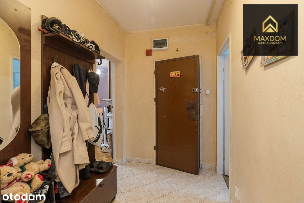 Przy samym wejściu do Metra Płocka + parking-16