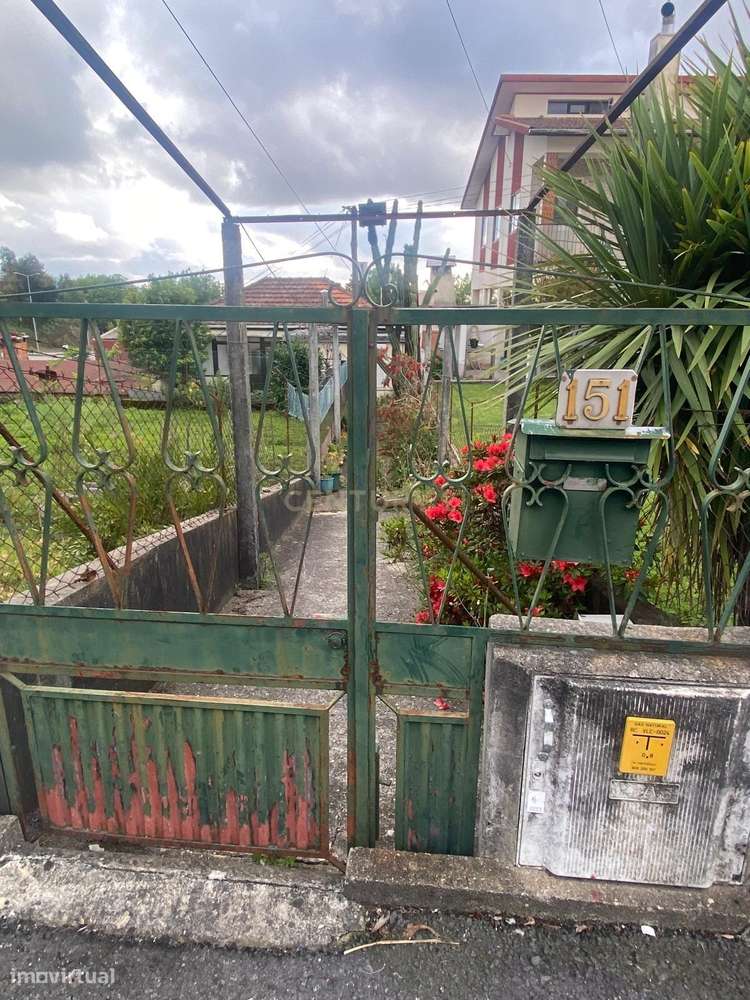 Casa para Recuperar em Vale de Cambra, com 4 Quartos e Pátio - Grande imagem: 4/22