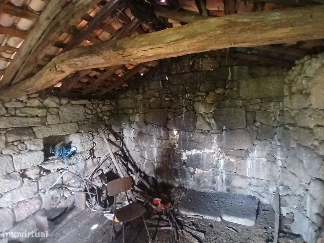 Terreno rústico com casa em pedra para recuperar – Soajo, Arcos de Val-11
