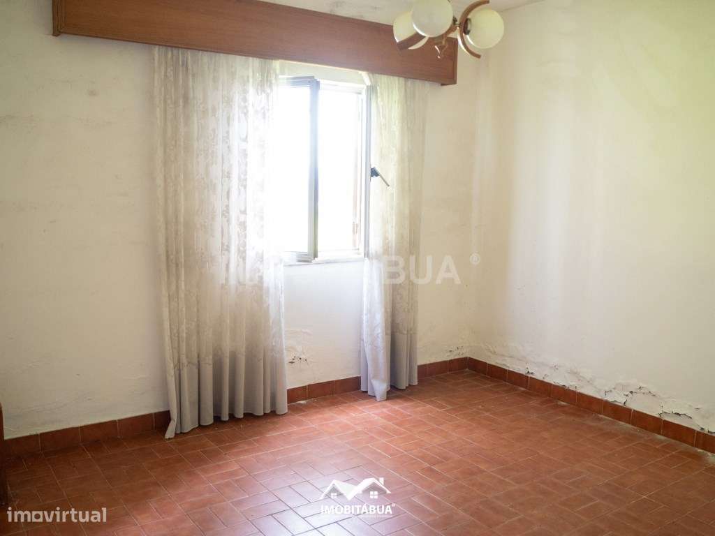 Moradia T3+2 com terreno de cultivo e anexo - Grande imagem: 4/18