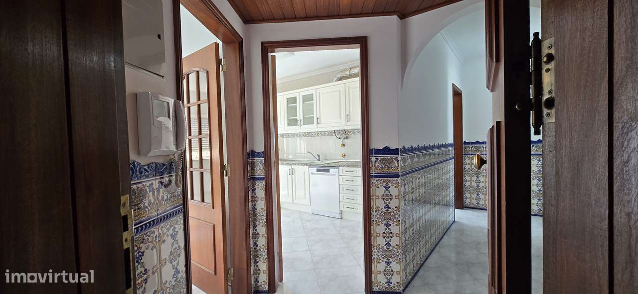 T2 com elevador, ar condicionado e cozinha equipada - Grande imagem: 2/40