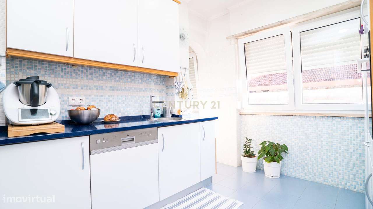 Apartamento T2 + 1* - Remodelado, em Queluz-8
