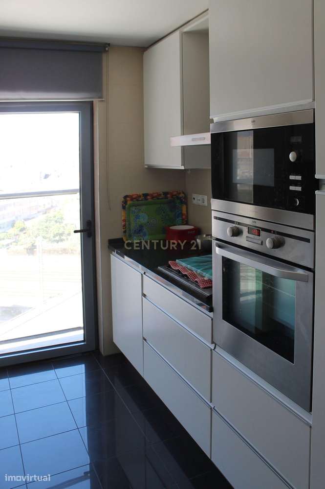 Apartamento T1 vista rio, edifício PANORAMIC, Parque das Nações-1