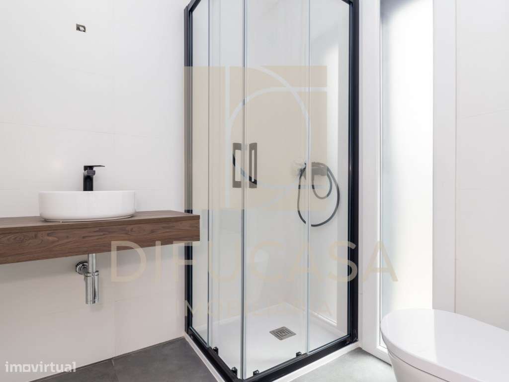 R268 Moradia Duplex - Localizada no centro de Fernão Ferro-9