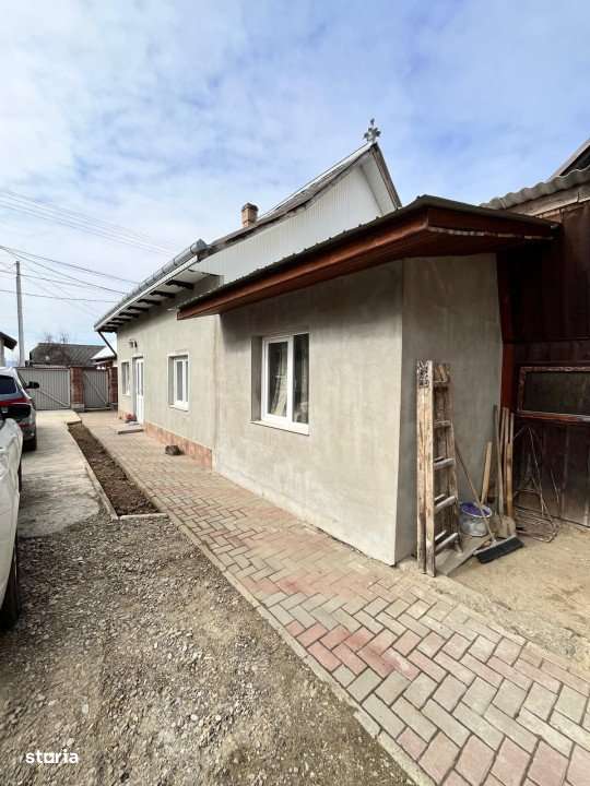 Casa la rosu, 300 mp, 31 ari de teren, Maneuti-Fratautii Vechi - Imagine principală: 5/17