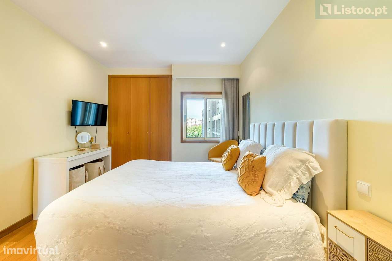 Apartamento T2 Amplo c/ Varanda e Garagem | Canidelo-18