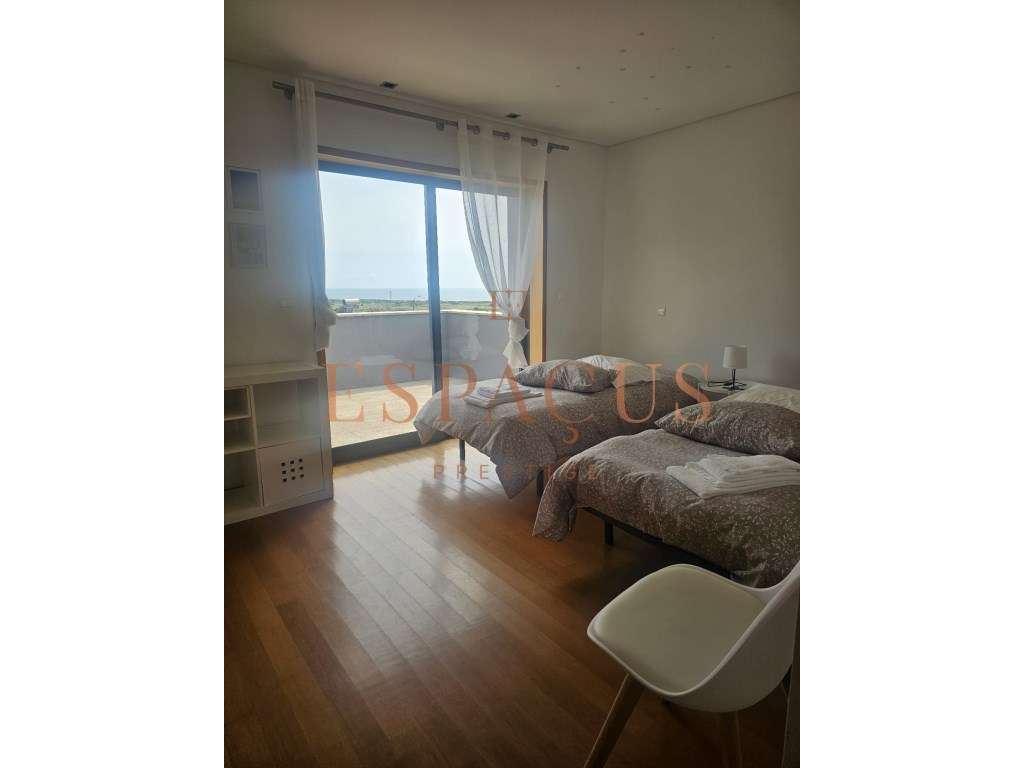 Moradia V4 com Vista Mar - Um Refúgio de Conforto e Elegância-43