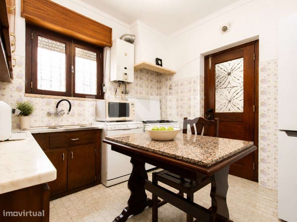 Moradia Bifamiliar T4 + T1 com garagem nas Paredes, em Alenquer!-5