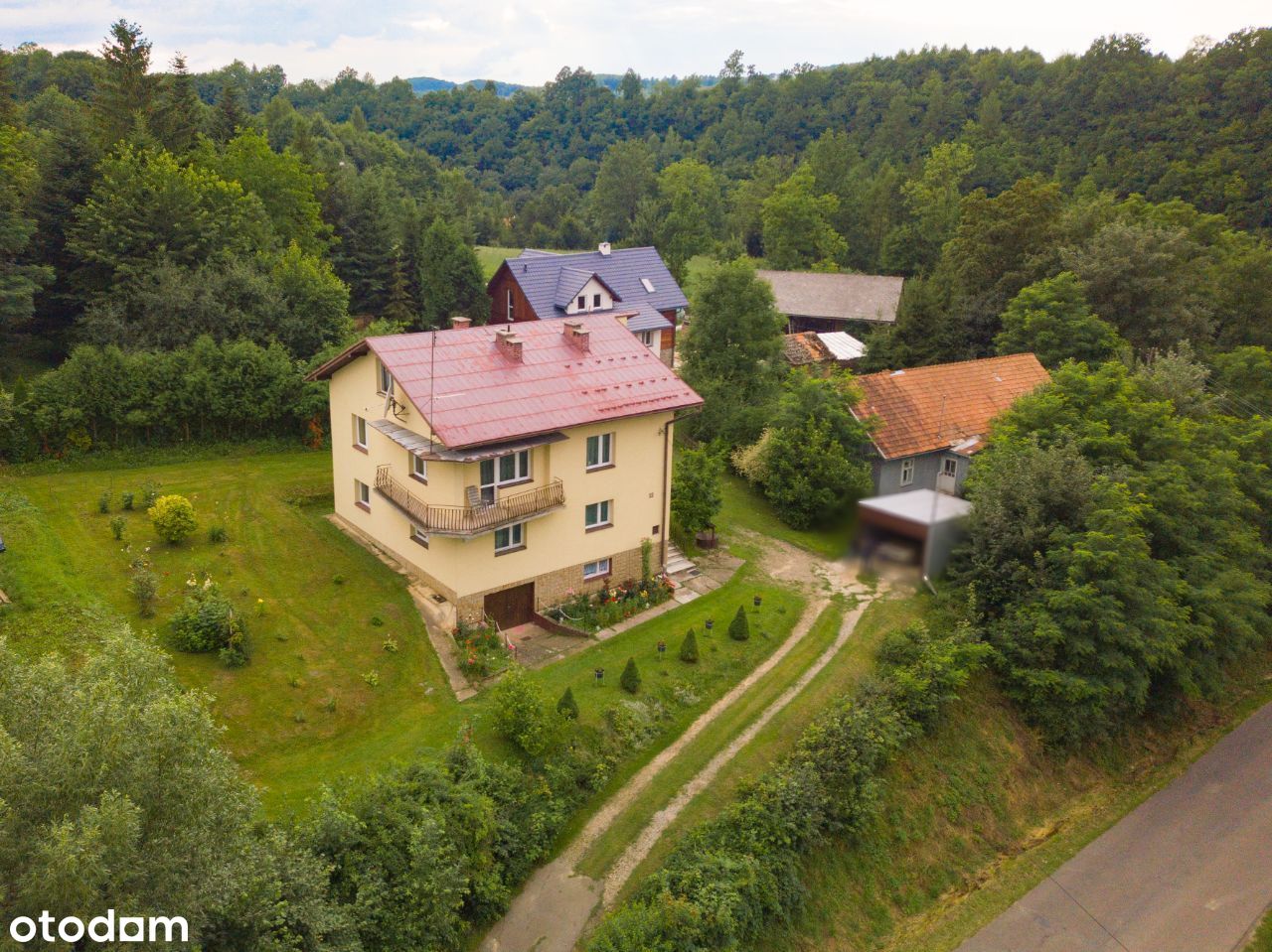 Piękny i duży dom na wzgórzu w miejscowości Besko