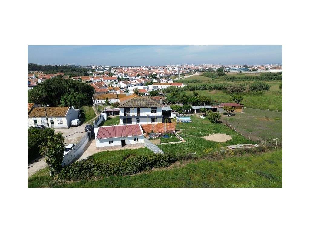 Excelente T4+T2 Quinta Bi familiar ou de Investimento-2