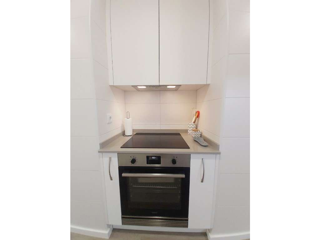 T2 remodelado em condomínio com piscina e campo de ténis-45