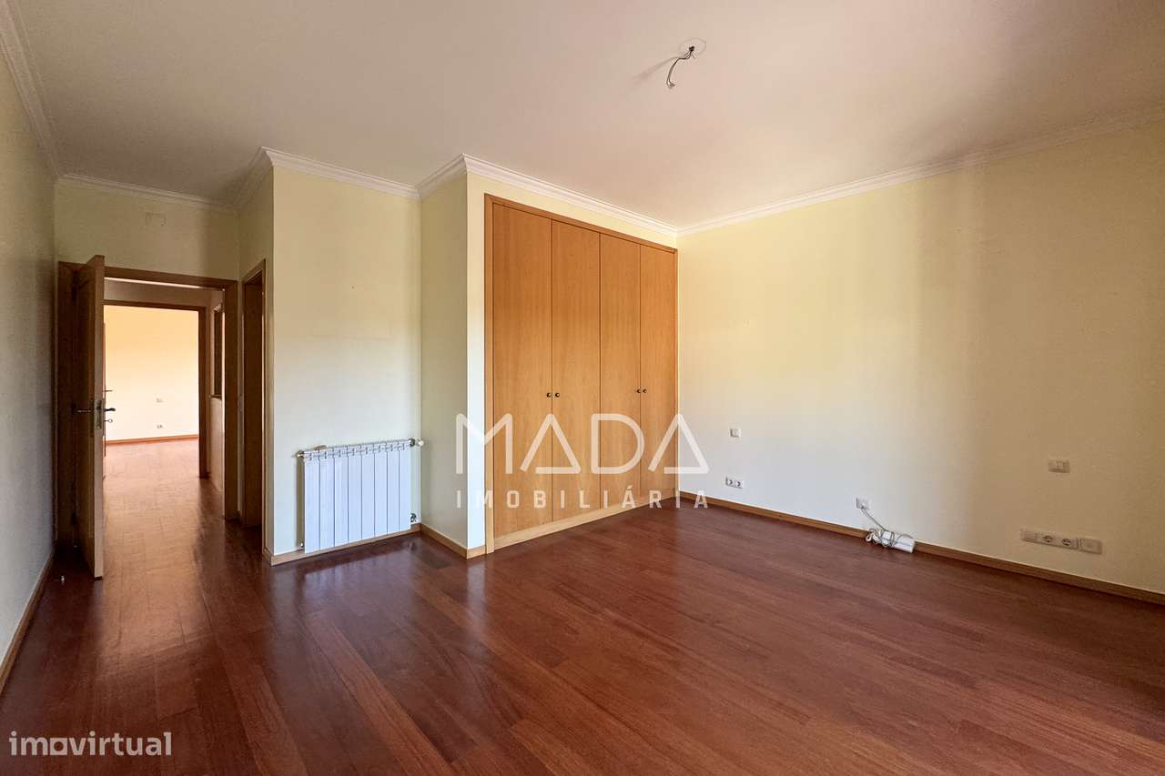 Moradia T4 + Moradia em pedra + terreno (3 artigos) em Lago, Amares-18