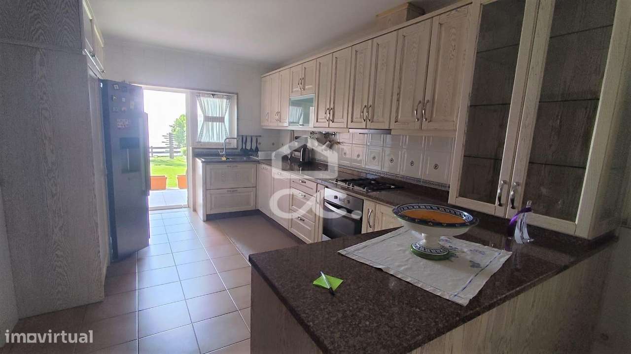 Moradia T6 com piscina e vistas-52