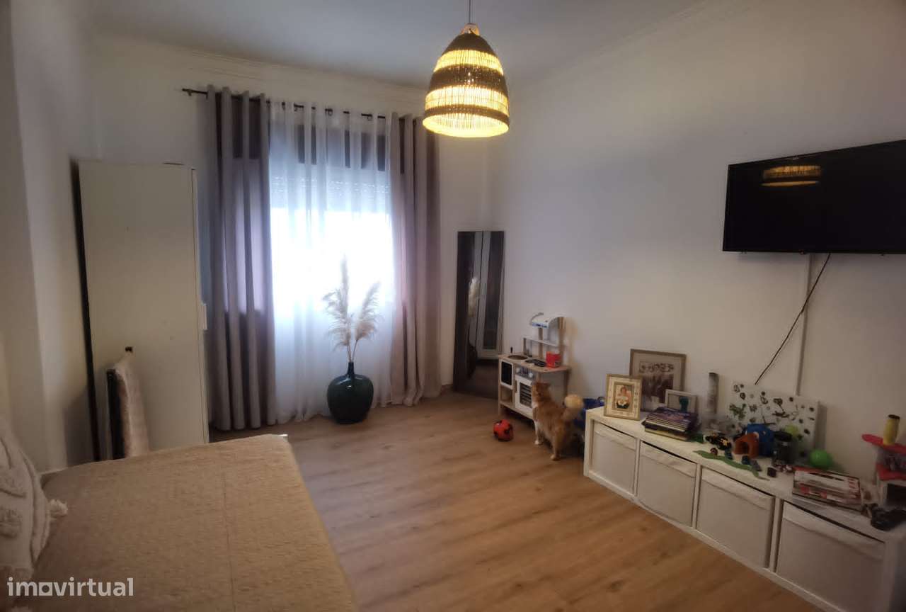 Apartamento T2 Renovado Almada-4