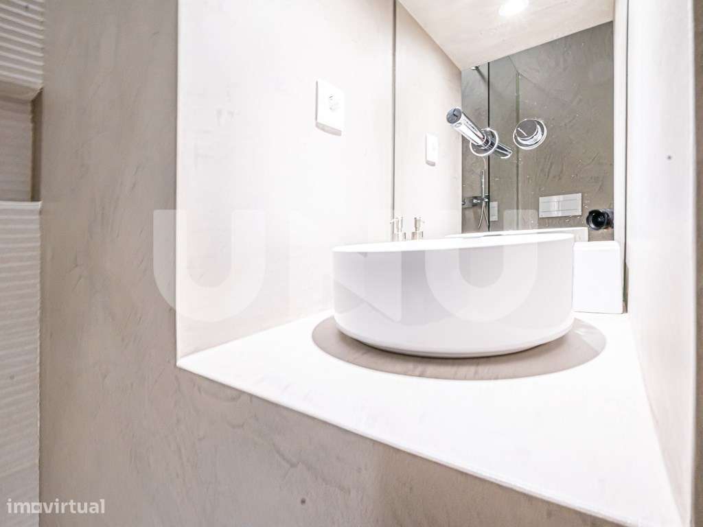 Apartamento T5 transformado em T3, remodelado, com 3 Suítes, na Rua...-11