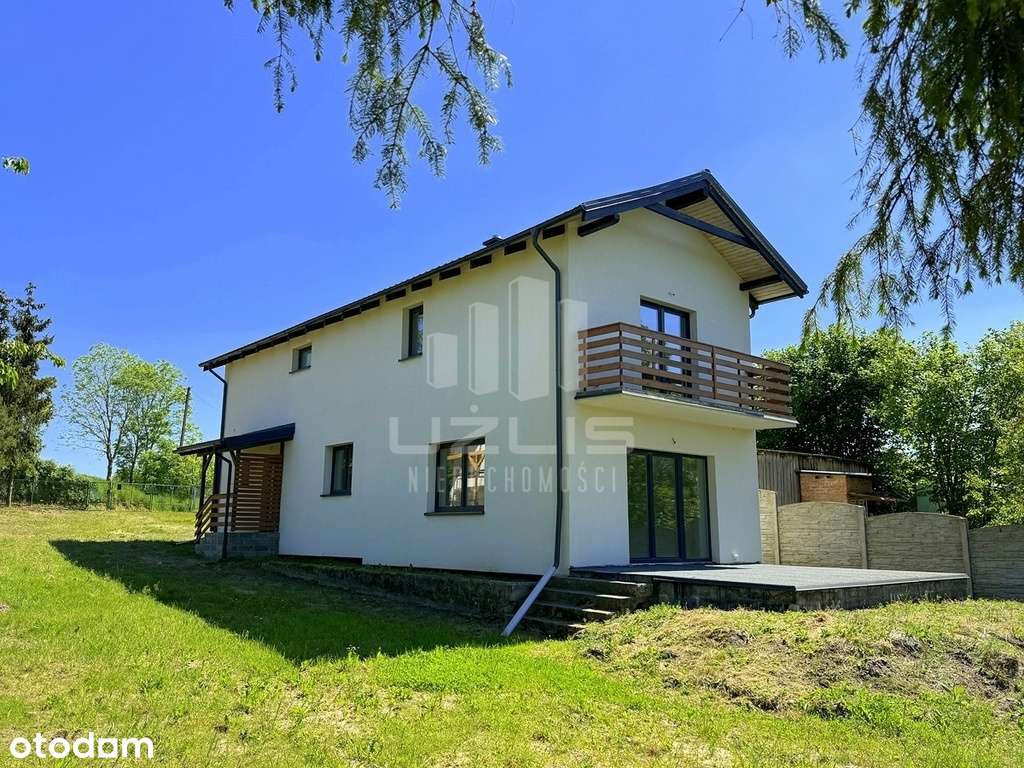 Dom nad jeziorem z linią brzegową-4