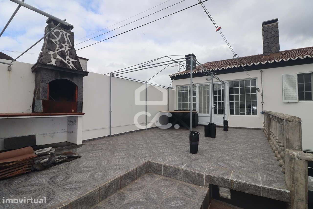 Moradia com 4 Quartos - Achadinha - Nordeste-20