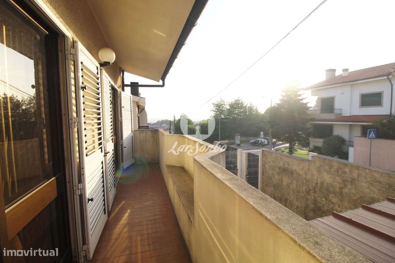 Imponente moradia T4 com 3 frentes na zona da Missilva em Baguim do...-10