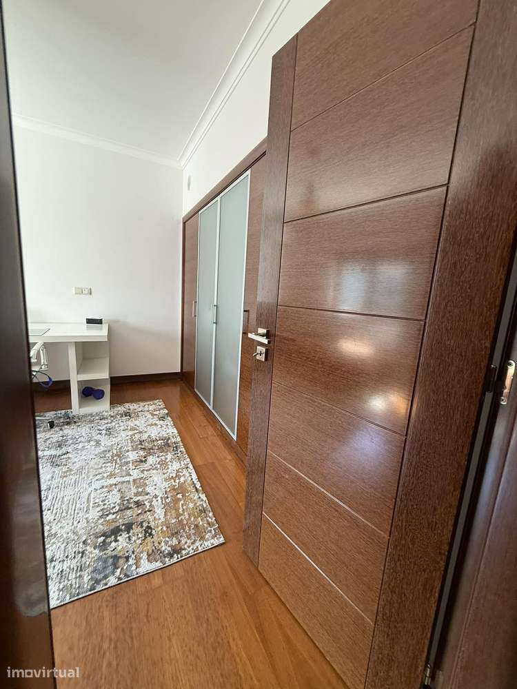 Moradia Semi- Nova T4 de Luxo - M3184/26-15