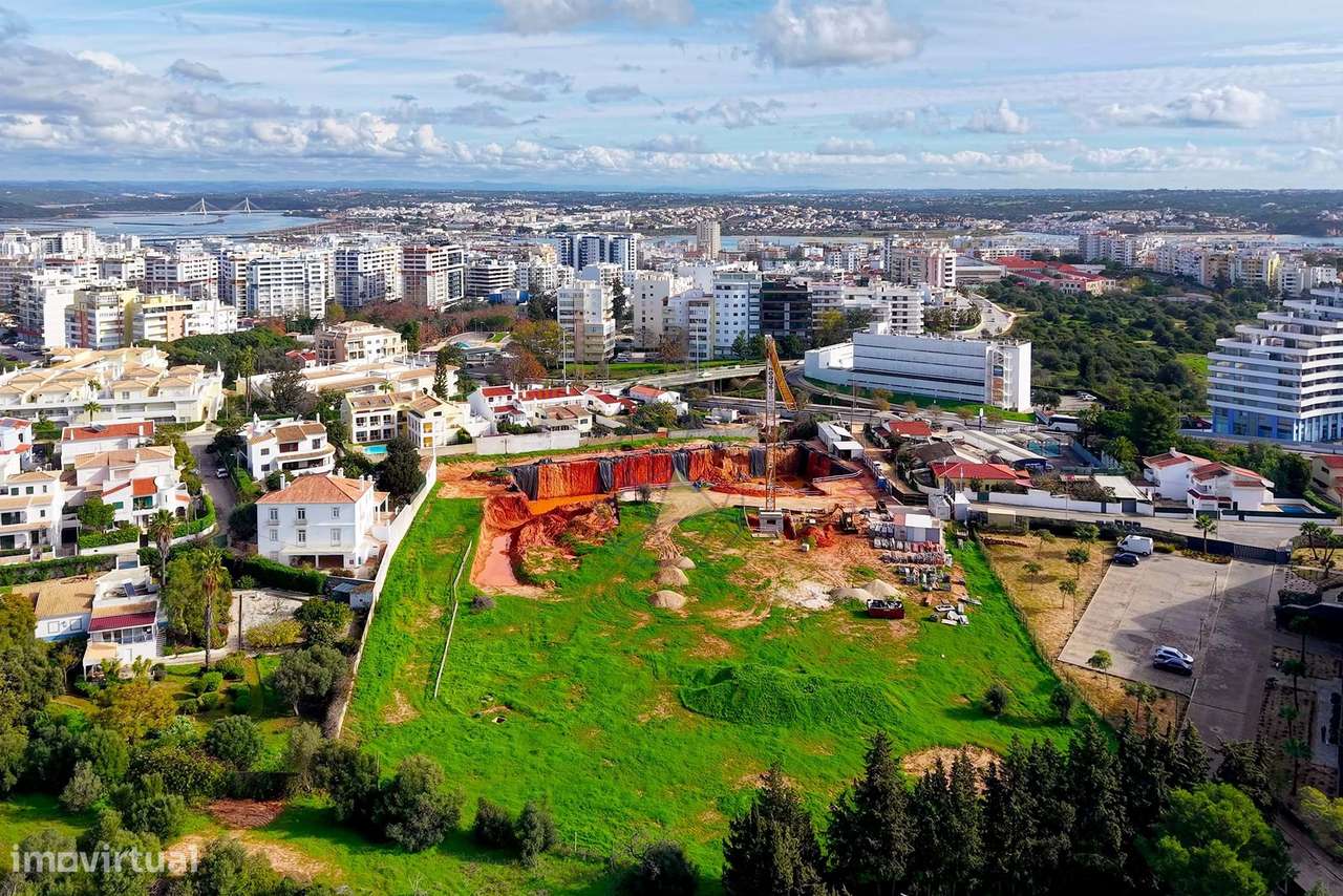 APARTAMENTO T2 COM 137m2 E GARAGEM EM BOX NO HORUS RESIDENCE - EXCLUSI - Grande imagem: 3/46