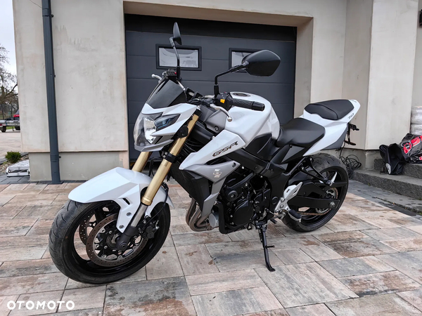 Suzuki GSR - 2