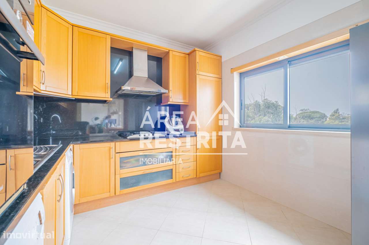 Apartamento T3 com parqueamento e varanda no Parque Luso em Corroios-5