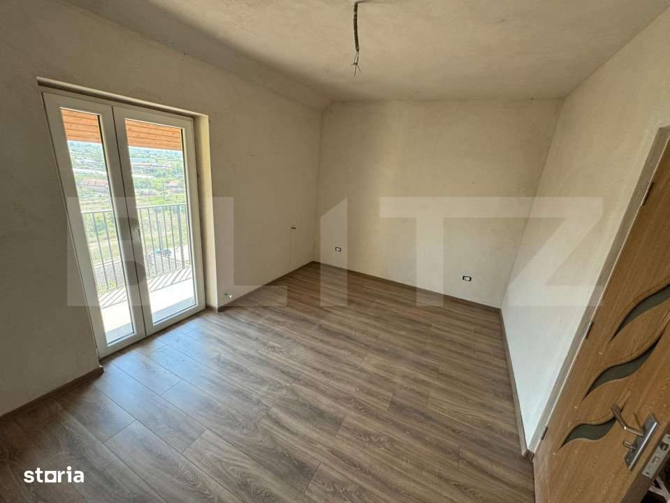 Apartament Scara Interioara, 3 camere, 80 mp, Curte de 145 mp, Garaj, - Imagine principală: 3/10