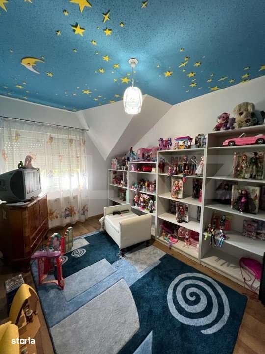 Proprietate de exceptie cu casa spatioasa, piscina si teren generos - Imagine principală: 5/10