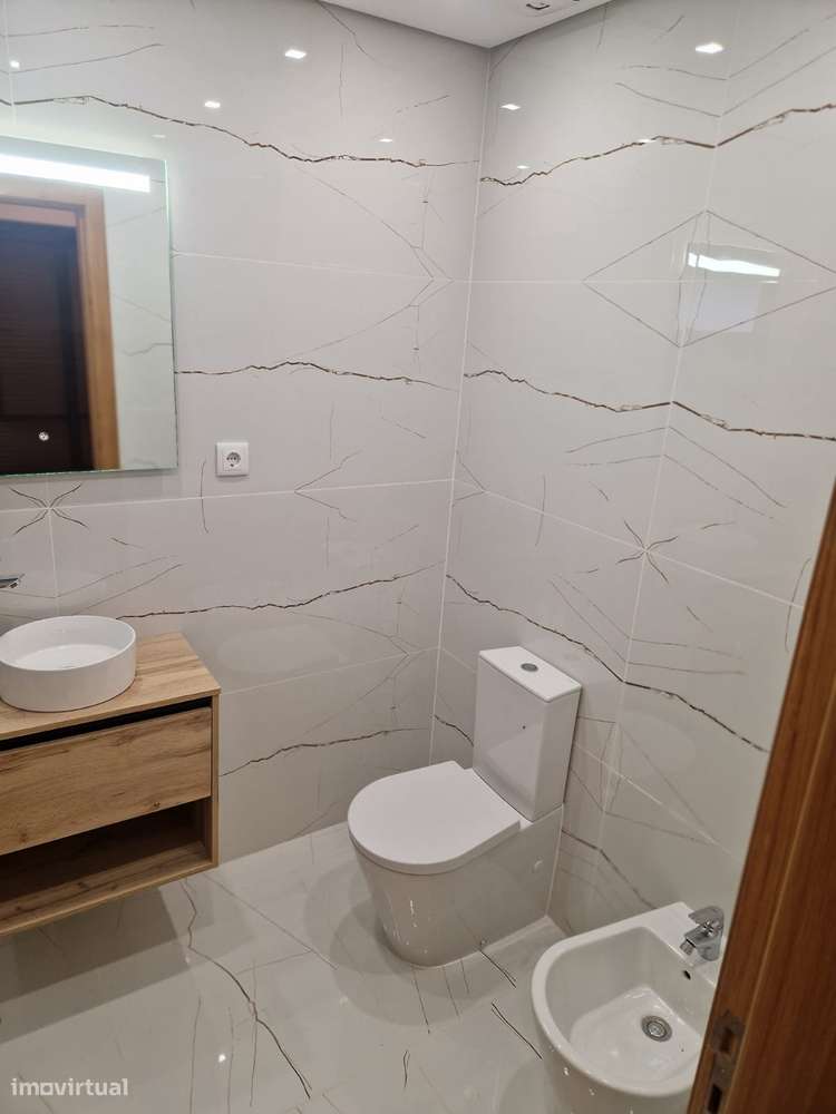 Andar moradia T2- Vilar do Paraiso - Grande imagem: 2/17