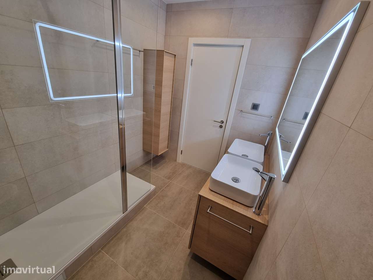 T4/T3 Renovado no Bairro do Liceu-35