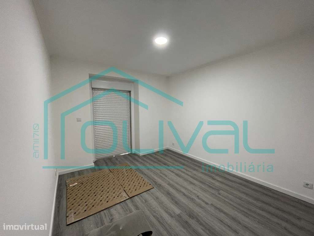 Apartamento T2 Renovado Centro da Cidade-8