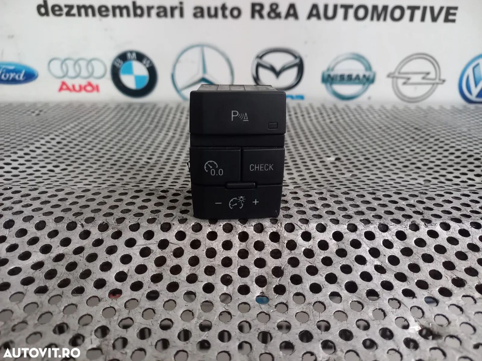 Butoane Buton Pilot Automat Tempomat Audi Q7 4L Cod 4L2927123A - Dezmembrari Arad - 1