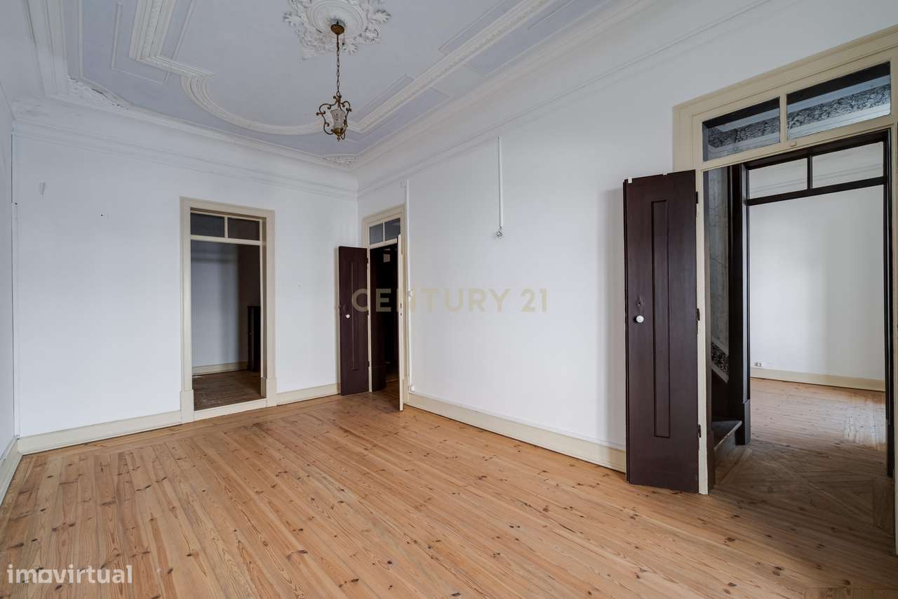 "Exclusiva Moradia Senhorial no Coração Histórico de Évora."-34