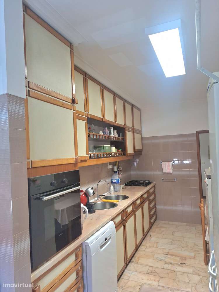 T3 em Prédio de Prestigio nas Laranjeiras com Garagem e Court Ténis-12