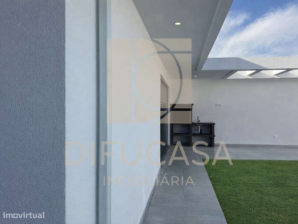 Moradia Isolada Térrea T4 finalizada - Grande imagem: 3/60