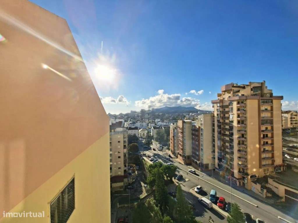 Apartamento T2 Remodelado na Tapada das Mercês-19