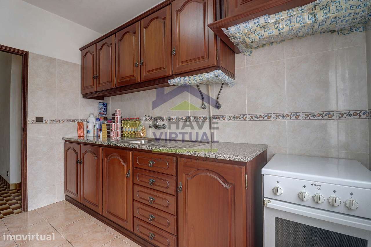 Moradia V2+1 com Terreno e Garagem - Delgada, Bombarral - Grande imagem: 4/41
