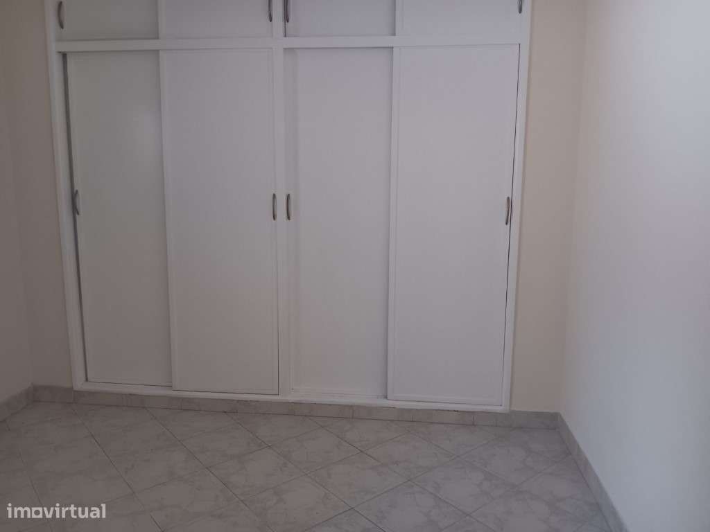 T1 Magoito com varanda e parqueamento-9