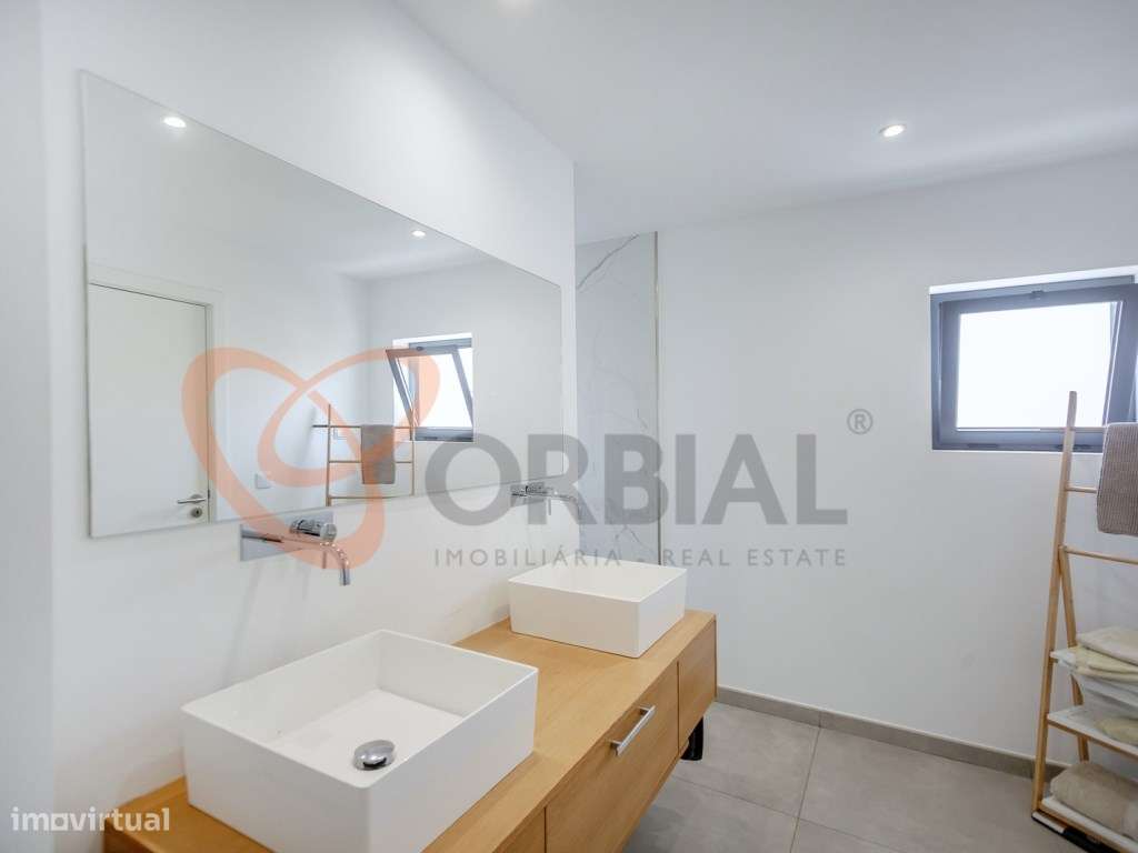 Moradia para venda em Albufeira com 6 quartos e piscina-40