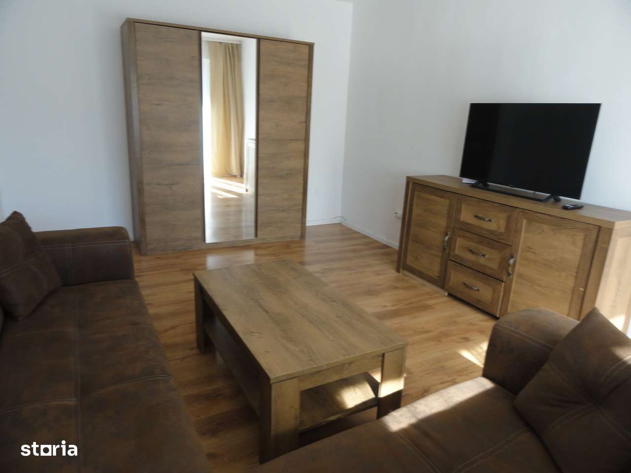 Apartament 3 camere decomandat etaj 1 Bdul Revolutiei renovat, mobilat - Imagine principală: 2/20