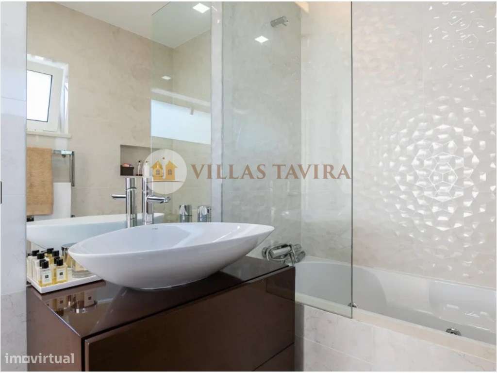 Moradia T3 de Luxo com Piscina, Vista Mar e Acabamentos Premium-30