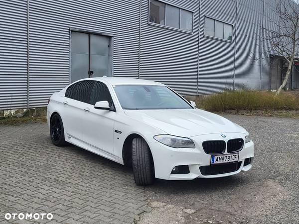 BMW Seria 5 525d xDrive - 4