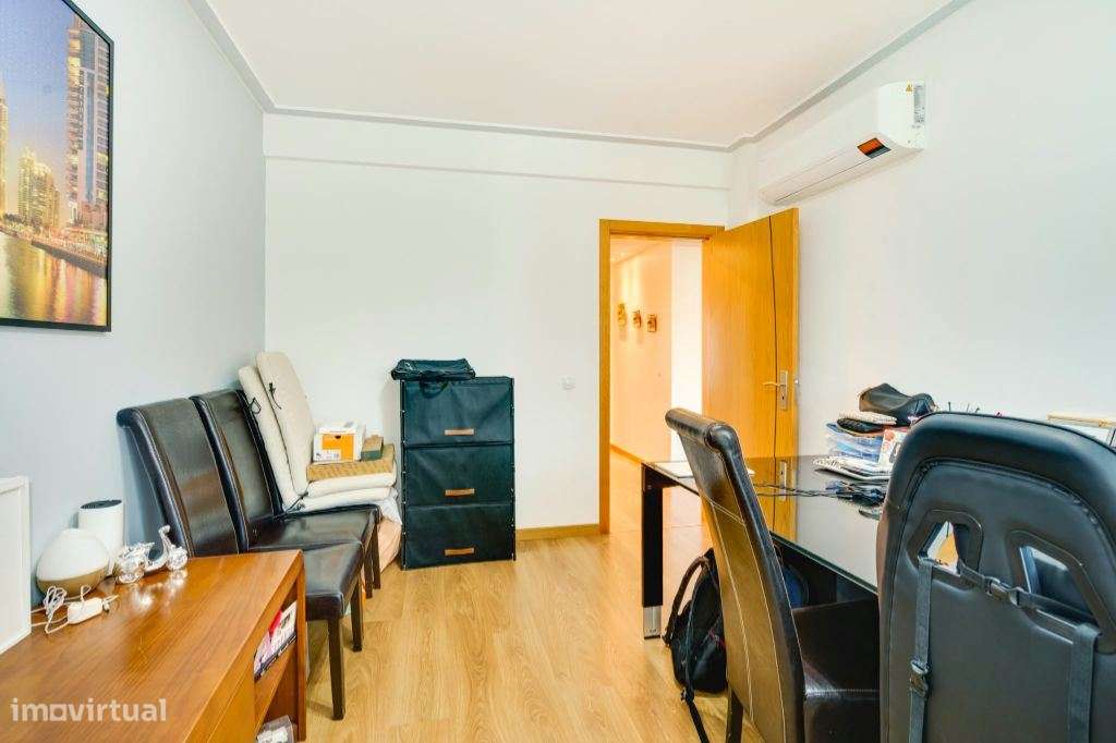 T4 de Luxo remodelado com 225 m², 2 Parqueamentos e Excelente Local...-17