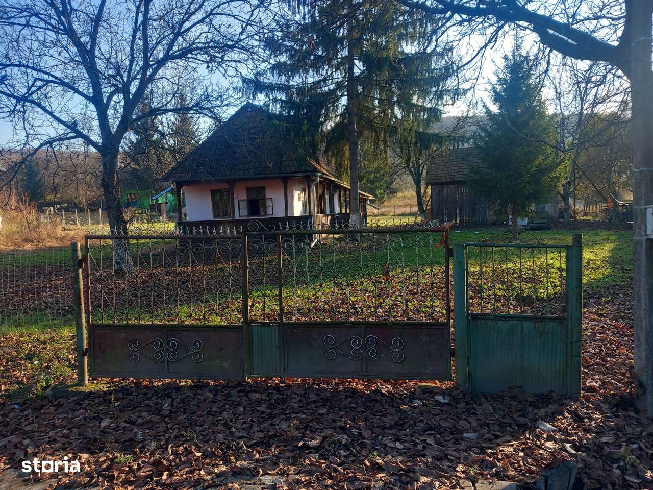 Casa bătrânesca cu utilități, teren 2400 mp, Corunca ,Bozeni-1
